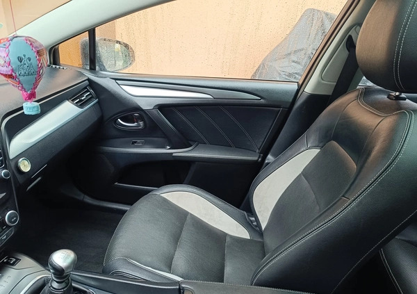 Toyota Avensis cena 48800 przebieg: 143000, rok produkcji 2015 z Szczecin małe 106